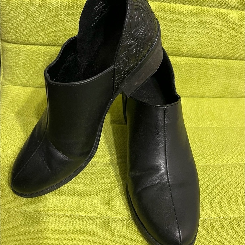 Xappeal Jolena Black Mules Sleek Modern Design